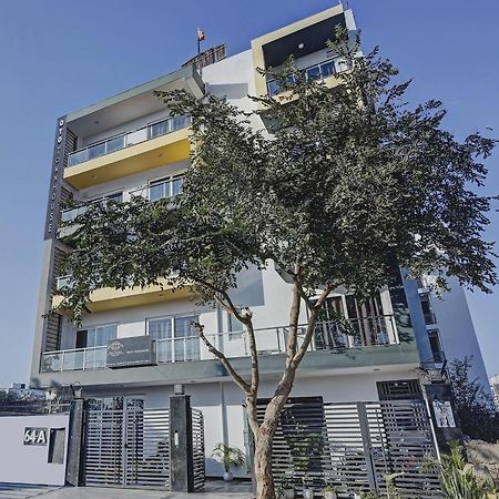 Super Townhouse Tipsyy Near Bestech Central Square Mall Gurgaon Buitenkant foto