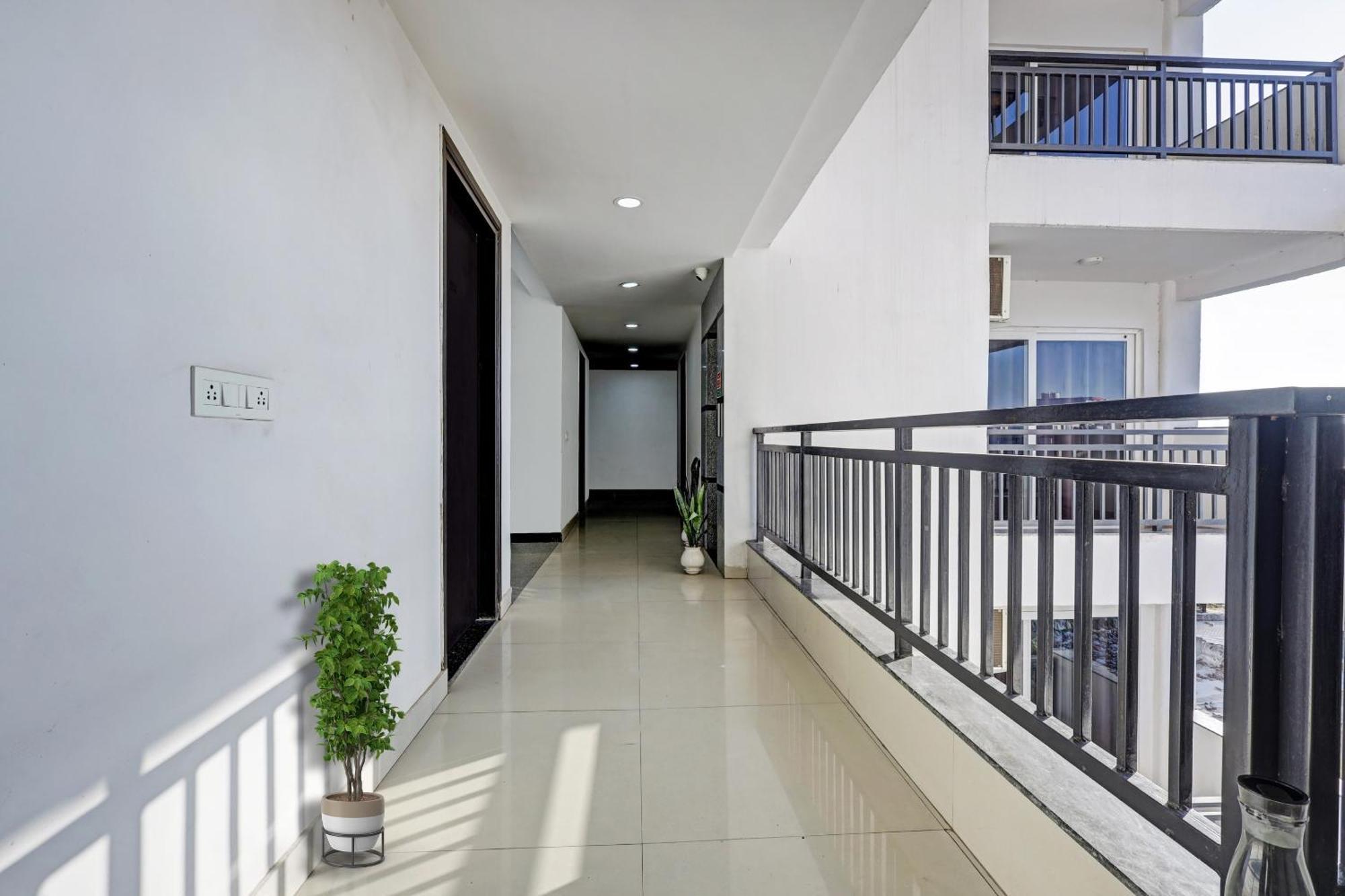 Super Townhouse Tipsyy Near Bestech Central Square Mall Gurgaon Buitenkant foto