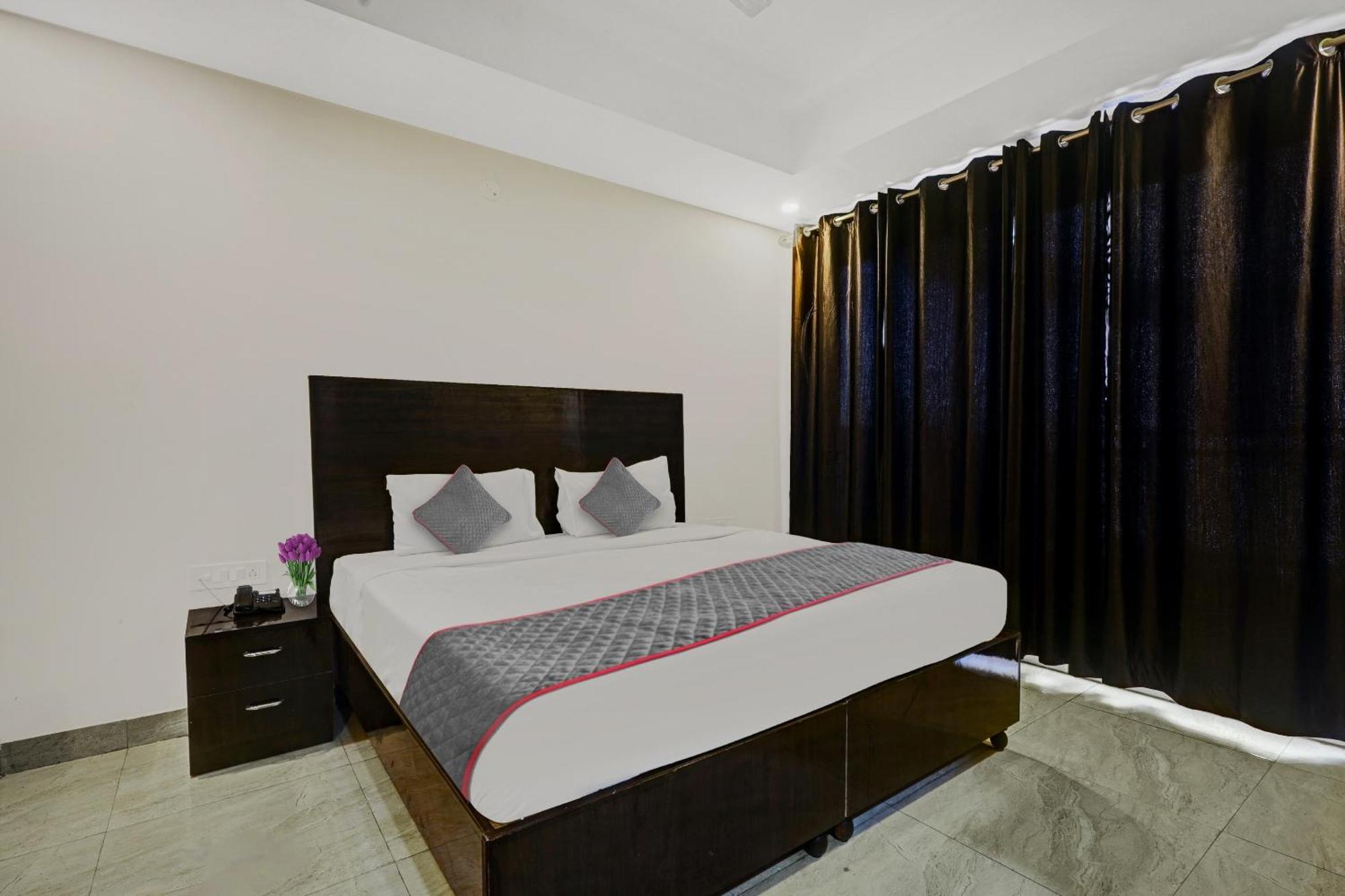 Super Townhouse Tipsyy Near Bestech Central Square Mall Gurgaon Buitenkant foto