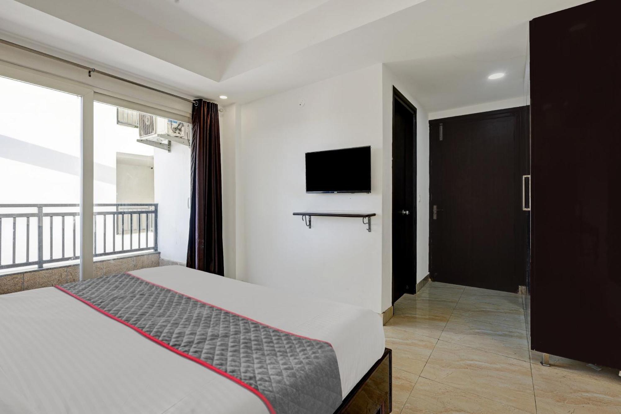 Super Townhouse Tipsyy Near Bestech Central Square Mall Gurgaon Buitenkant foto