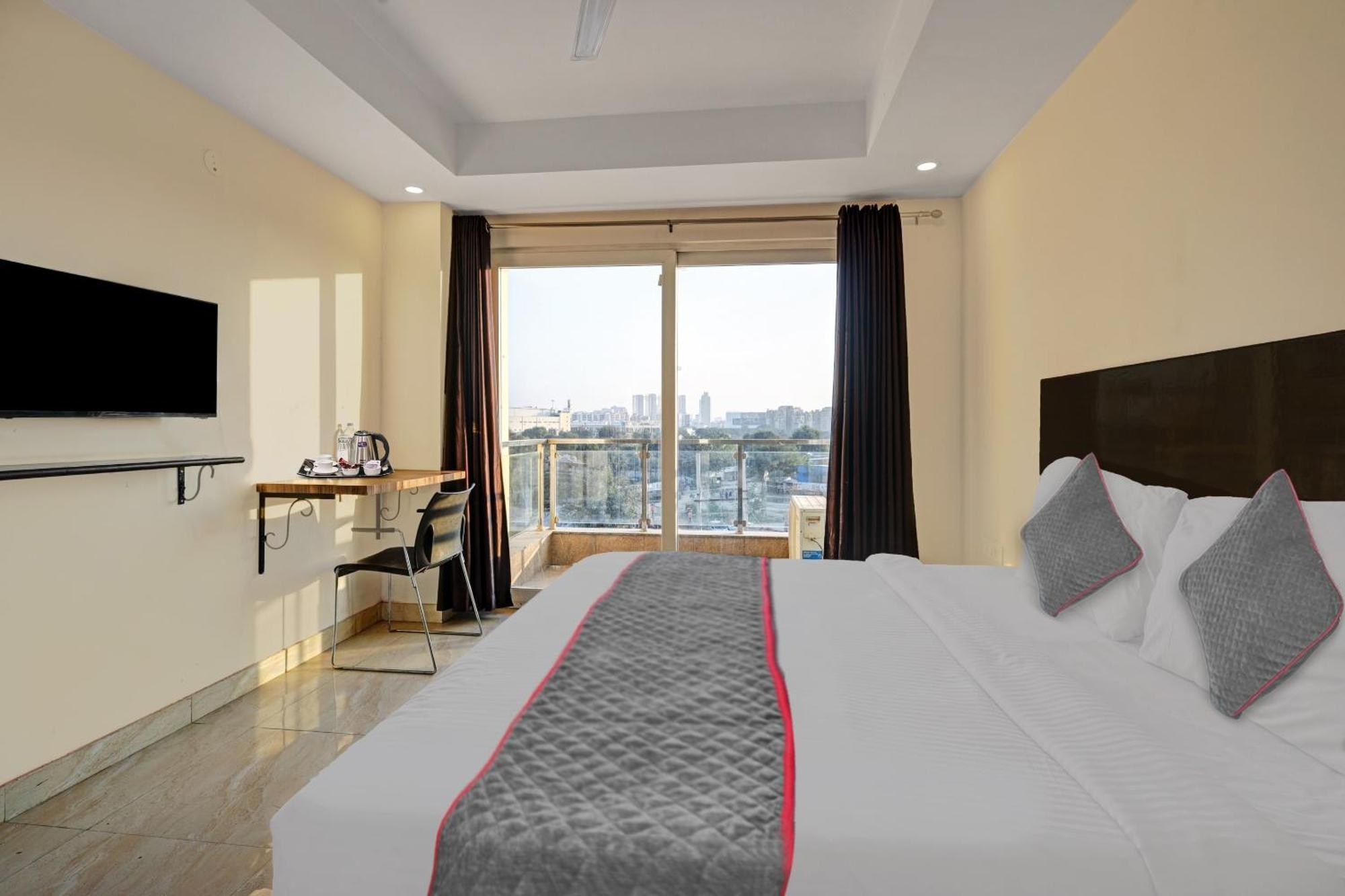 Super Townhouse Tipsyy Near Bestech Central Square Mall Gurgaon Buitenkant foto