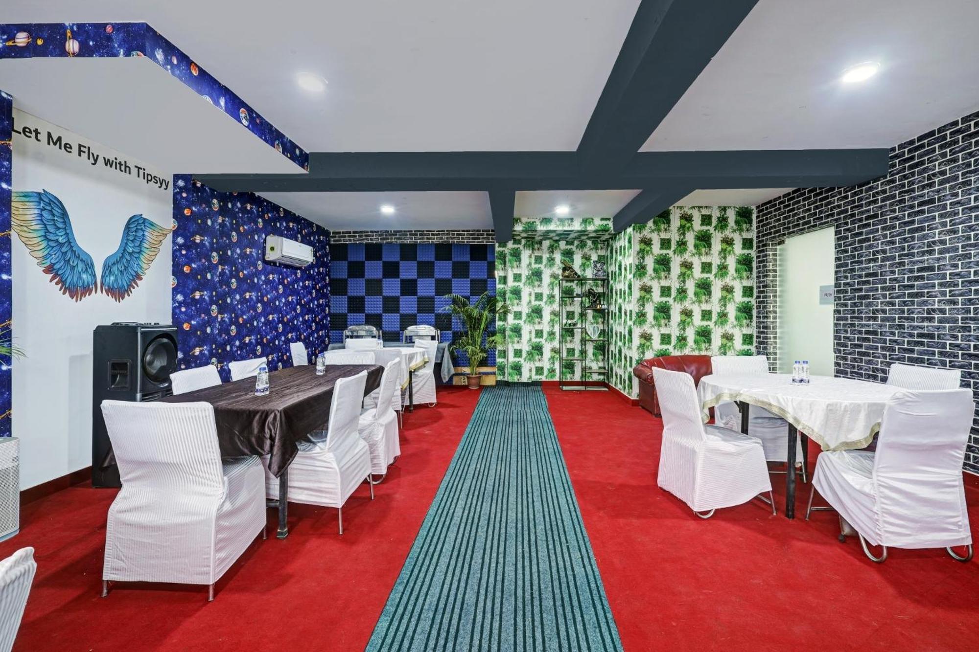 Super Townhouse Tipsyy Near Bestech Central Square Mall Gurgaon Buitenkant foto