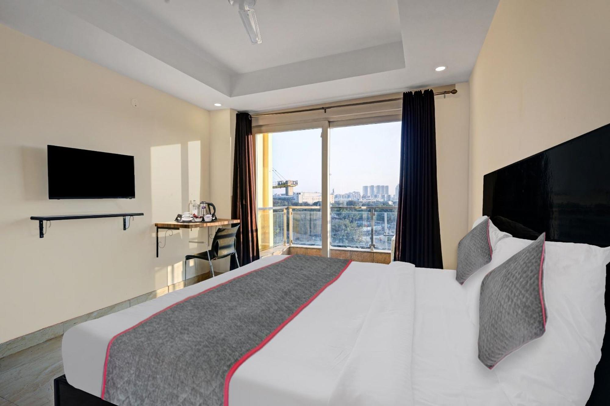 Super Townhouse Tipsyy Near Bestech Central Square Mall Gurgaon Buitenkant foto