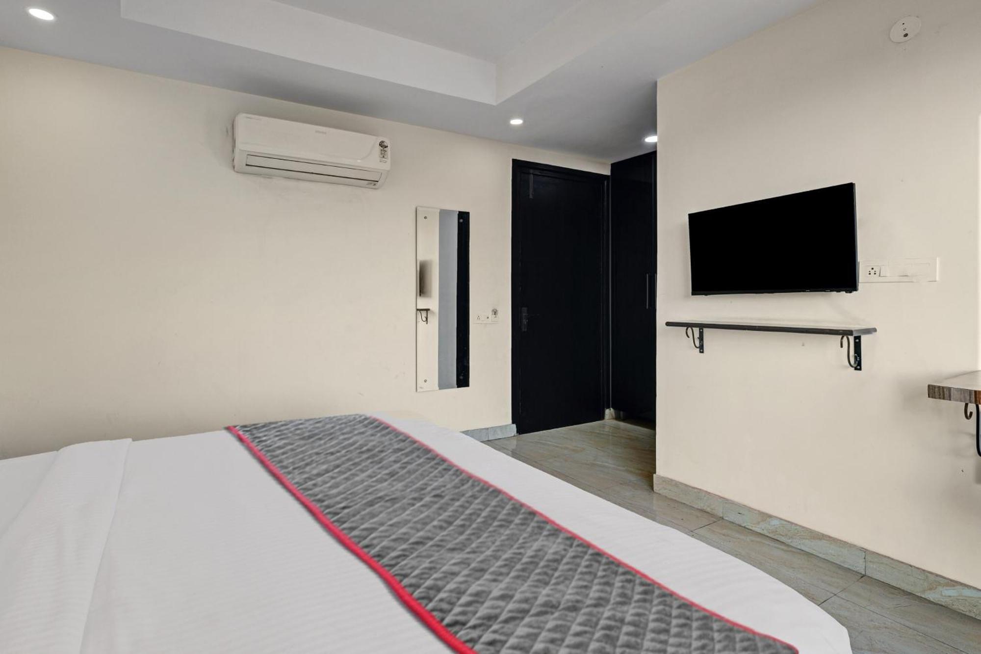 Super Townhouse Tipsyy Near Bestech Central Square Mall Gurgaon Buitenkant foto