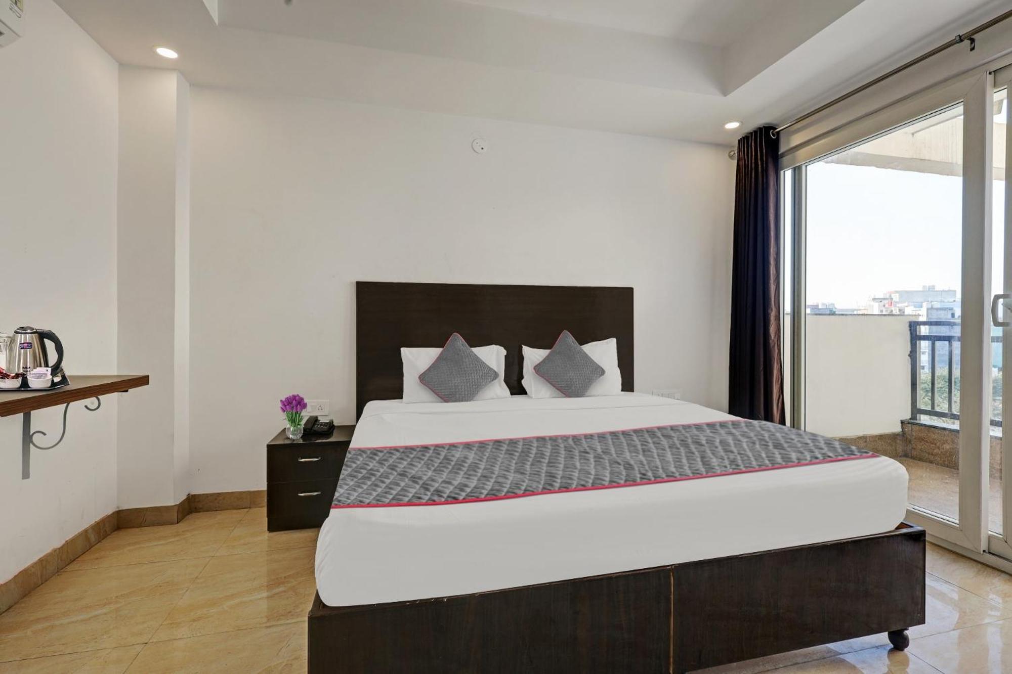 Super Townhouse Tipsyy Near Bestech Central Square Mall Gurgaon Buitenkant foto