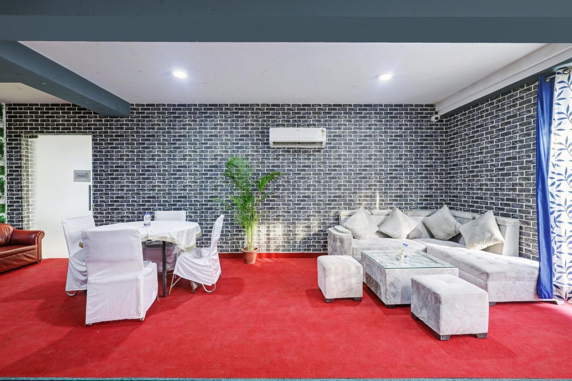 Super Townhouse Tipsyy Near Bestech Central Square Mall Gurgaon Buitenkant foto