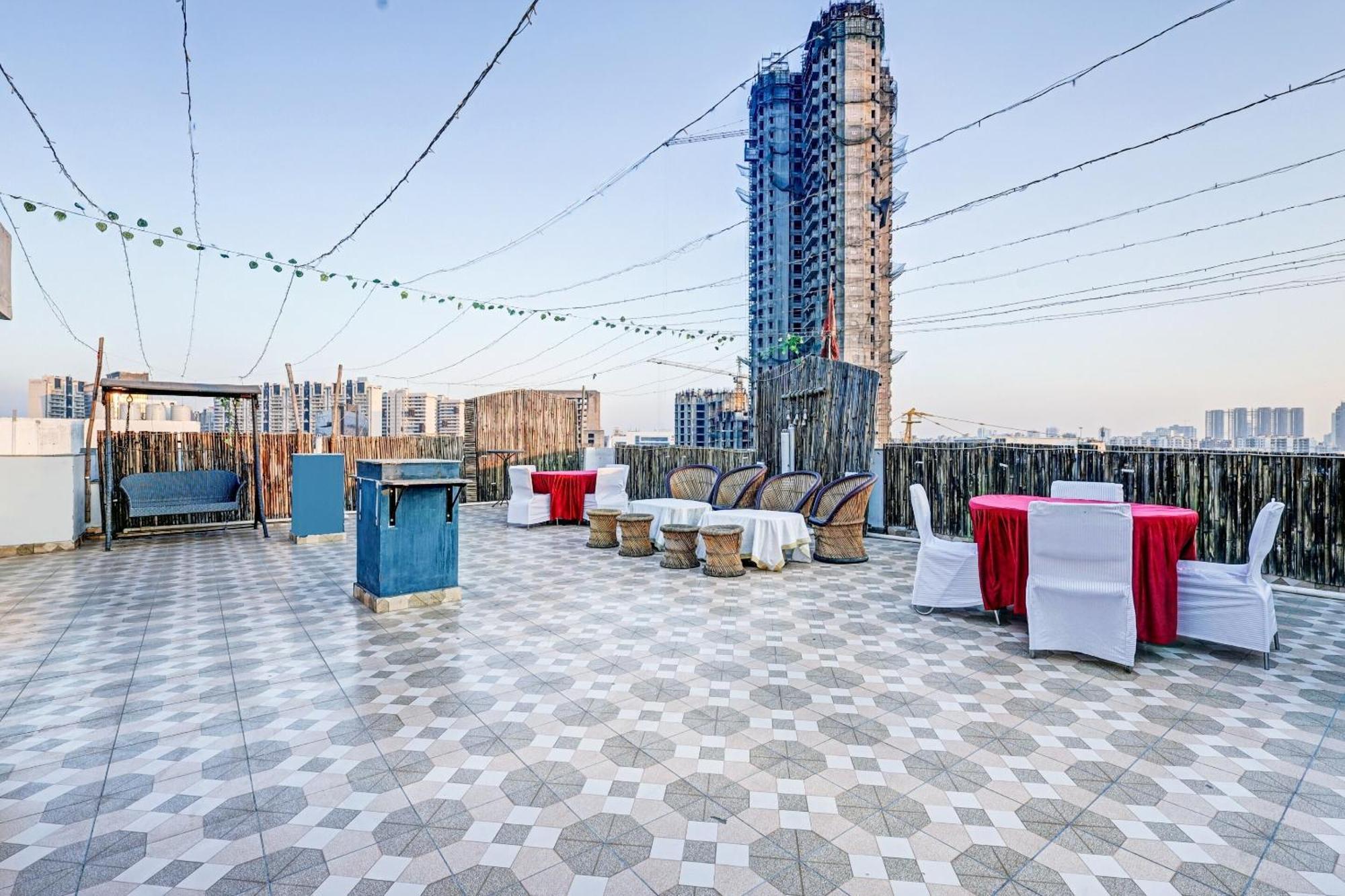 Super Townhouse Tipsyy Near Bestech Central Square Mall Gurgaon Buitenkant foto