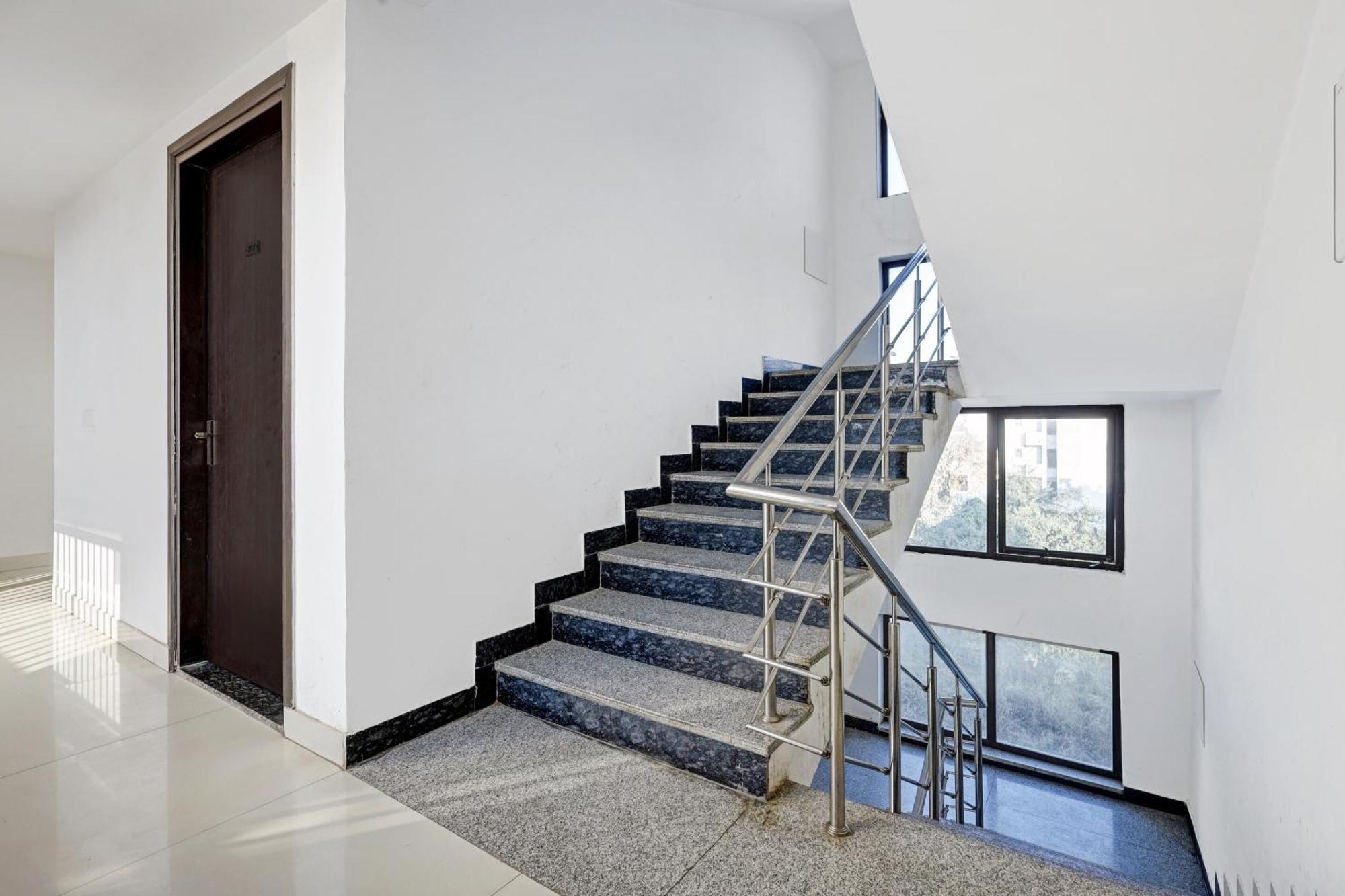 Super Townhouse Tipsyy Near Bestech Central Square Mall Gurgaon Buitenkant foto